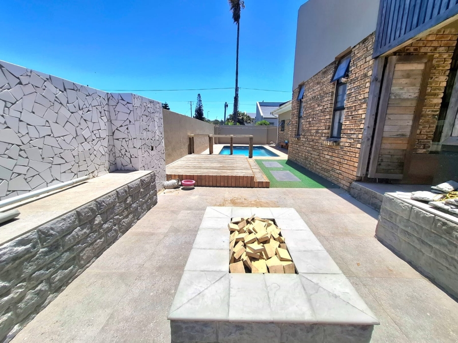 6 Bedroom Property for Sale in Gonubie Eastern Cape